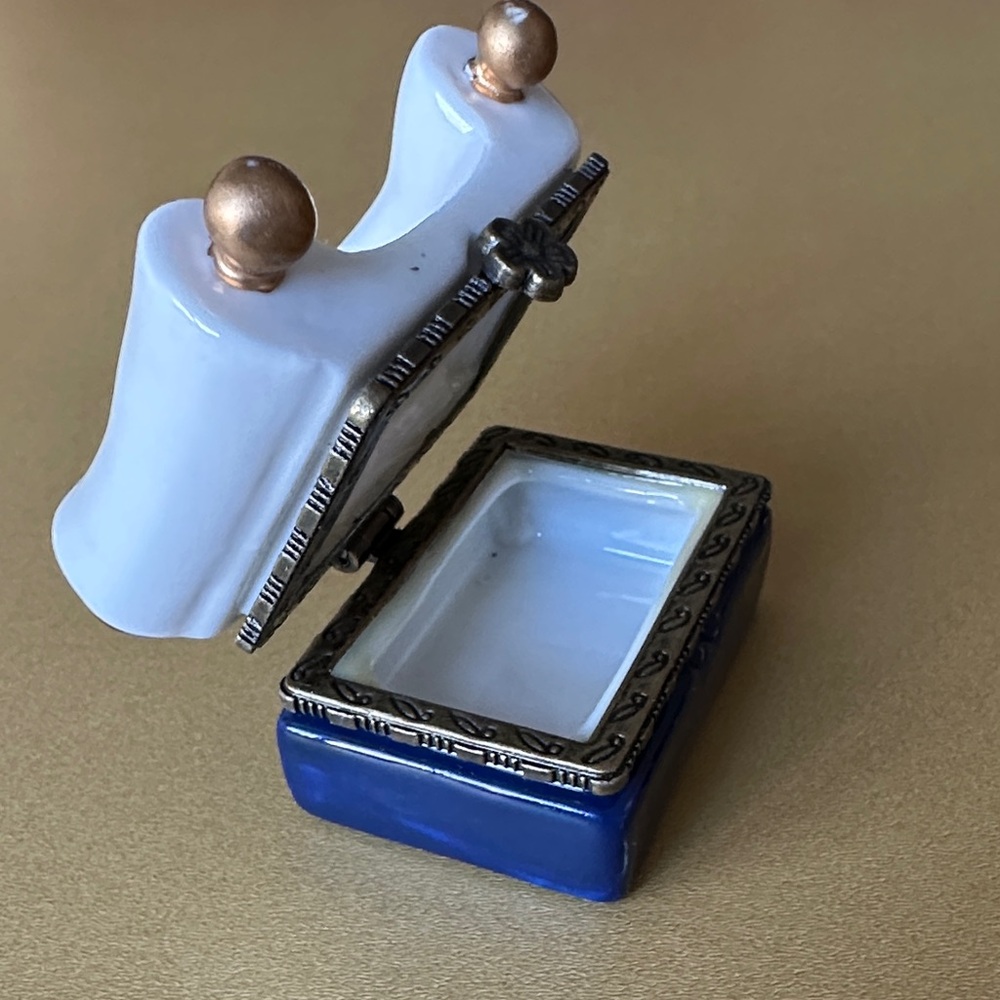 Vintage Menorah Trinket Box - Picture 6 of 11